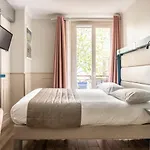 District Republique باريس
