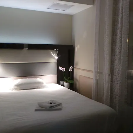 District Republique Hotell 2*