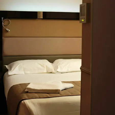 Hotell District Republique Paris