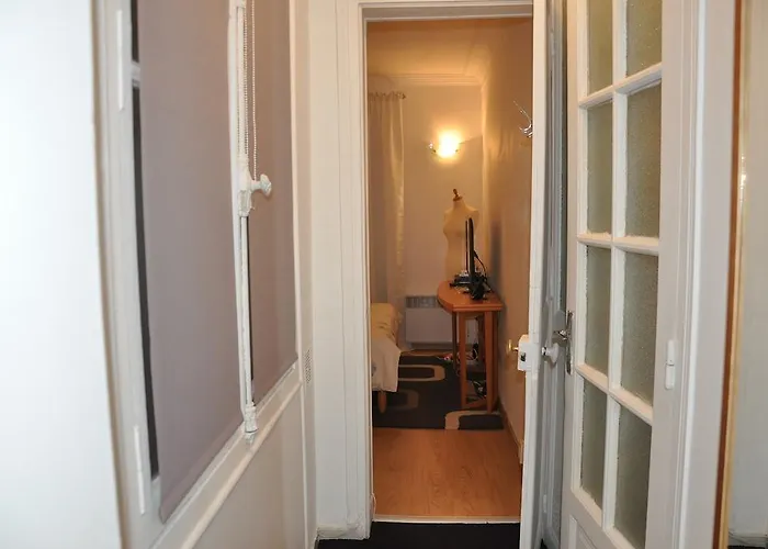 District Republique 2* Παρίσι