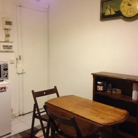 District Republique Hotel 2*