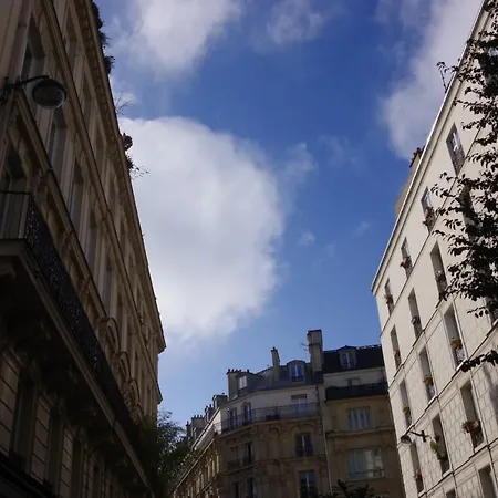 Hotel District Republique 2*