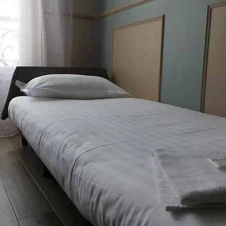 District République 2* Paris