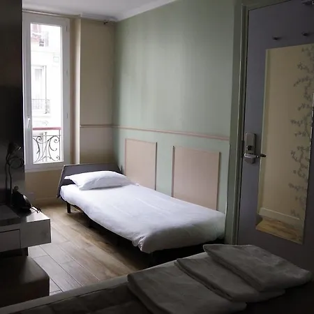 District Republique 2* Paris