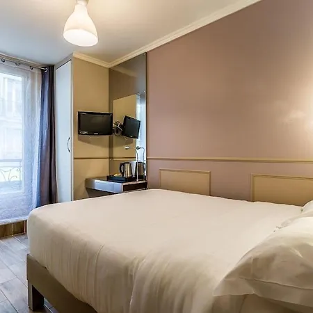 Hotel District Republique 2*
