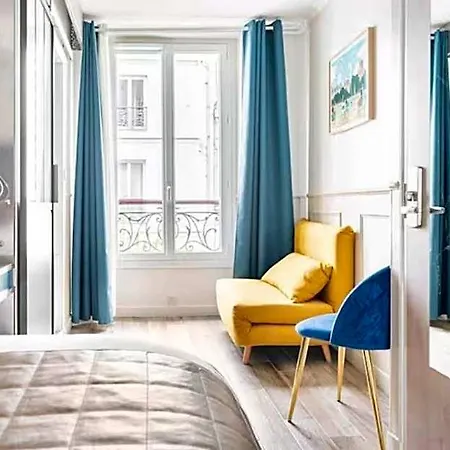 District Republique 2* Paris