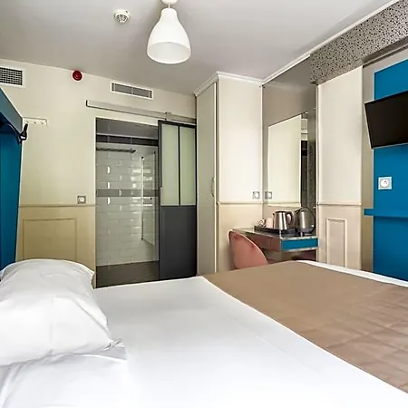 District Republique Hotel 2*