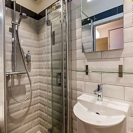 District Republique Hotel 2*