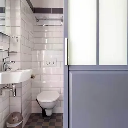 Hotel District Republique 2*