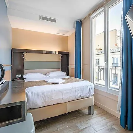 Hotel District Republique 2*