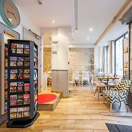 Hotel District Republique 2*