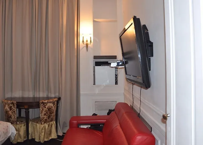 District Republique 2* Parigi