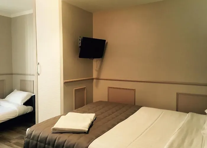 District Republique Hotel Parigi