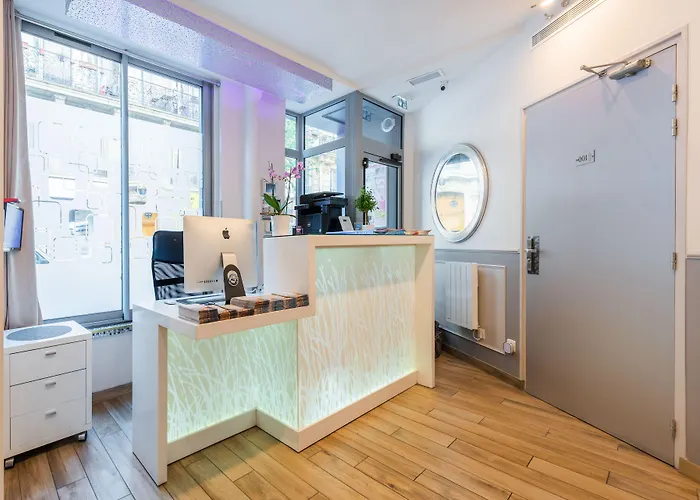 District Republique Hotel Parigi