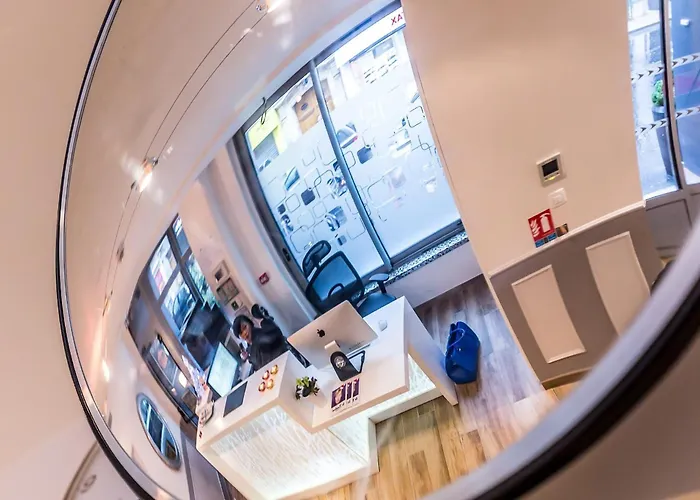 District Republique Hotel Parigi