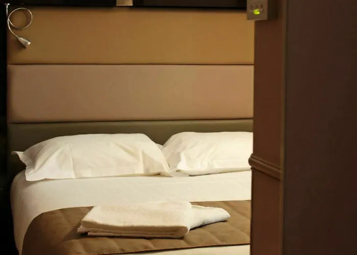 Hotel District Republique Parigi