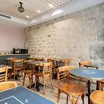 District Republique باريس