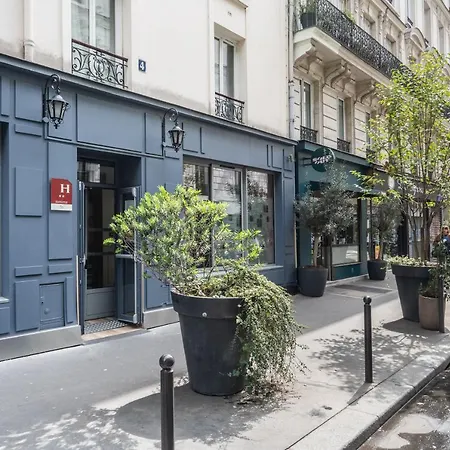 Hotel District Republique 2*