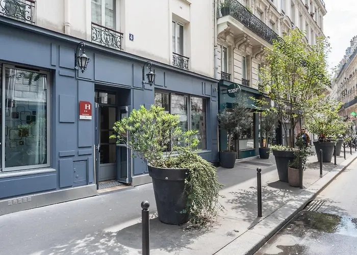 Hotel District Republique 2*