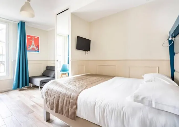 District Republique Hotel 2*